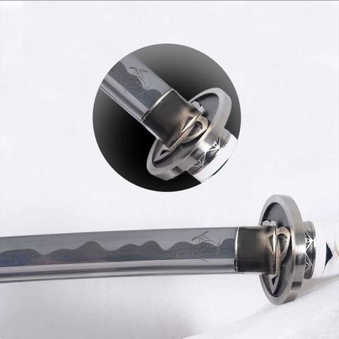 Folded steel blade grain pattern on Michonne katana sword