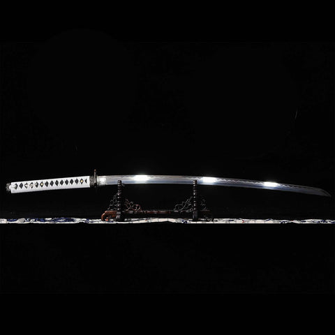 Illustration of full tang construction for strength and balance